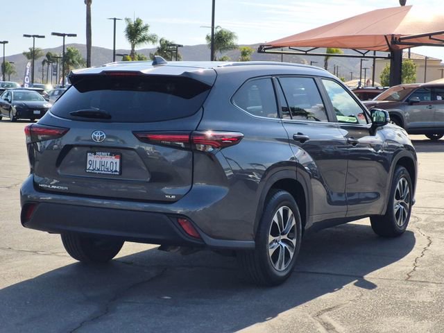 Used 2025 Toyota Highlander XLE FWD image 5