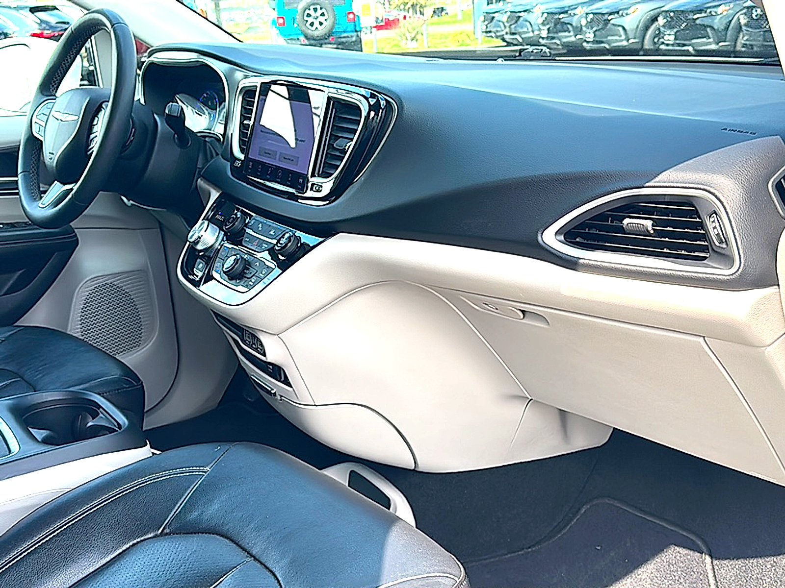 Used 2022 Chrysler Pacifica Touring-L image 24