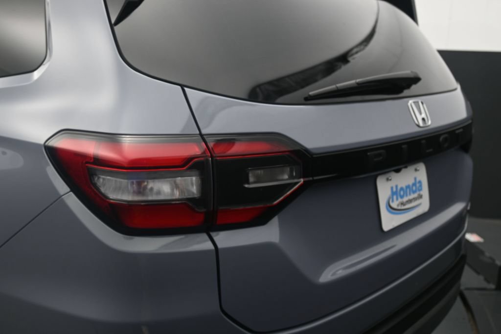 Used 2025 Honda Pilot Touring image 16