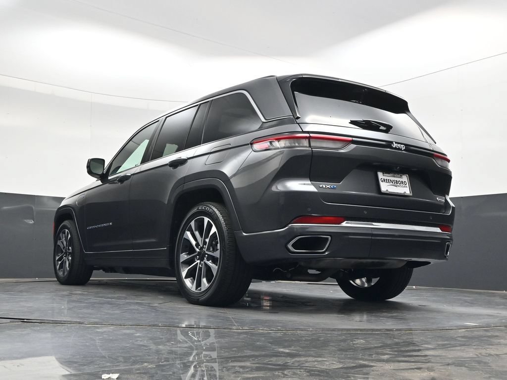 Used 2023 Jeep Grand Cherokee Overland w/ Advanced Protech Group III AWD/4WD image 39