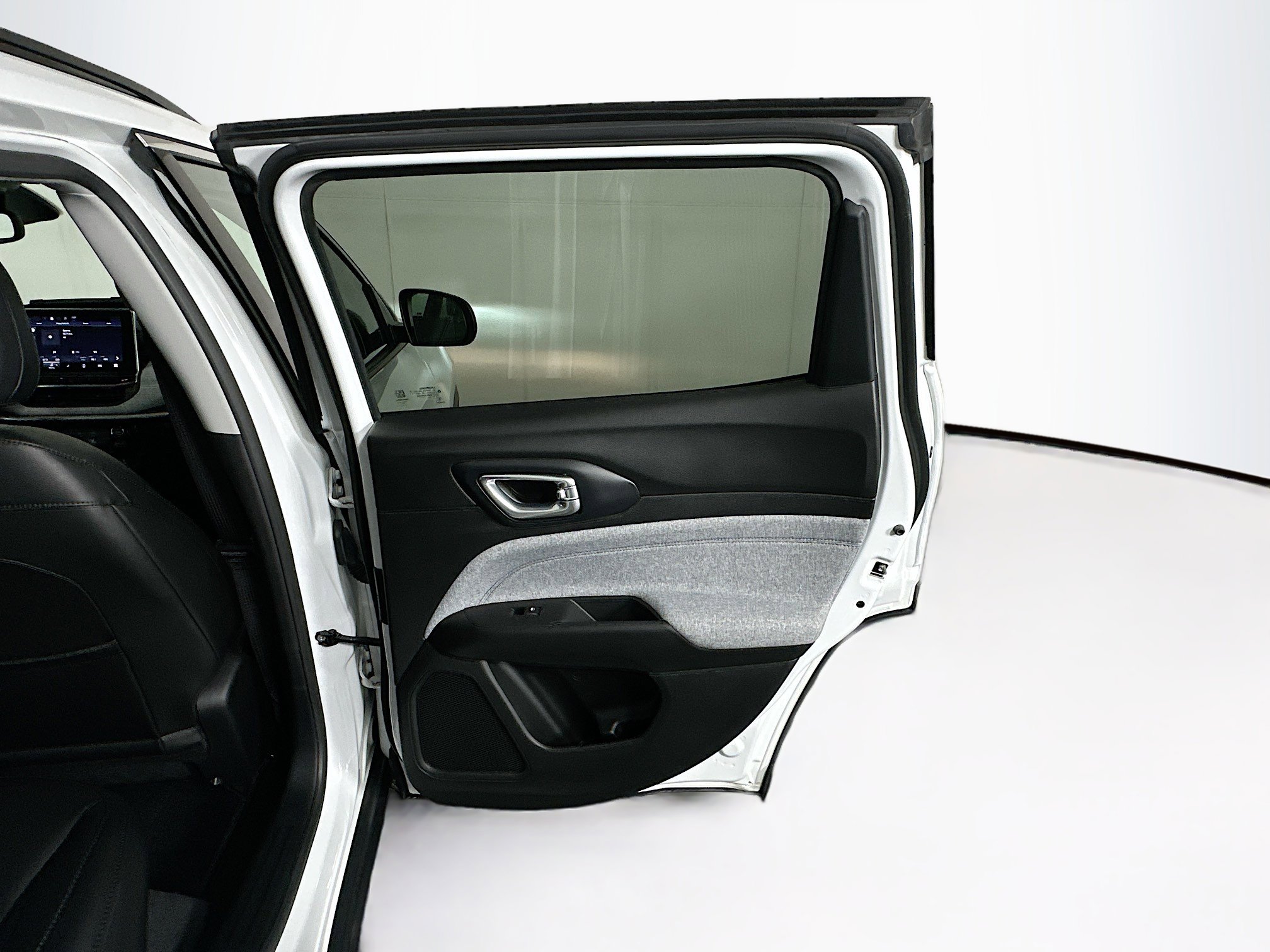 Used 2022 Jeep Compass Latitude image 27