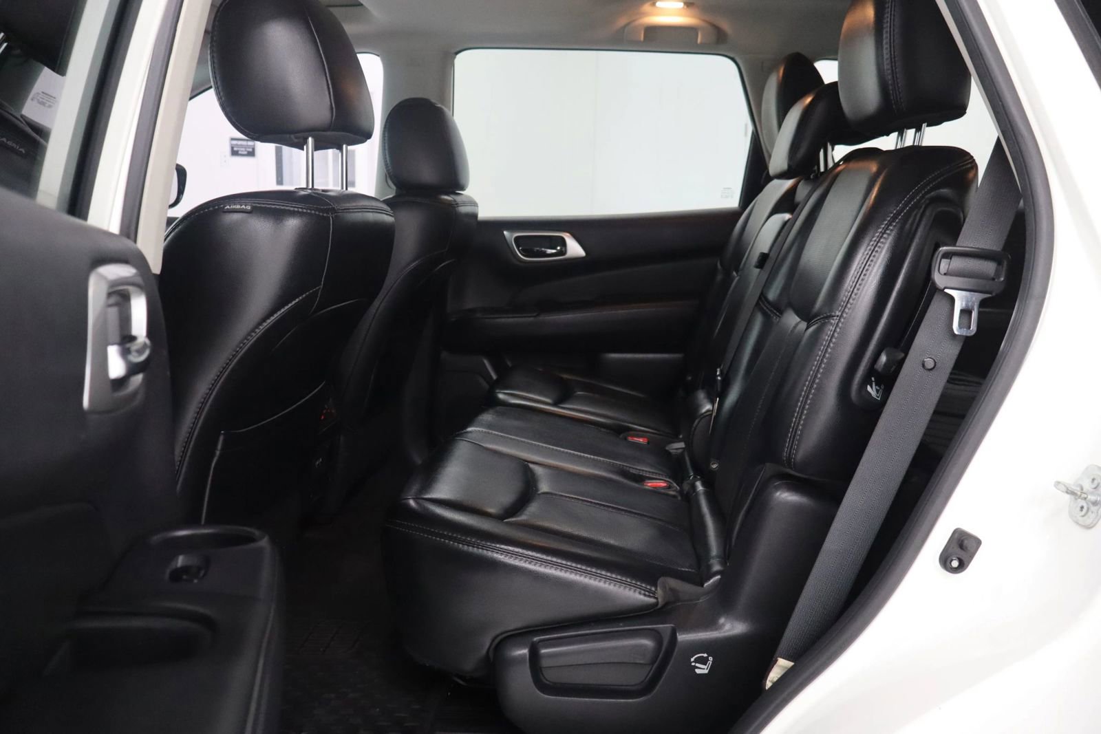 Used 2017 Nissan Pathfinder Platinum w/ Cargo Package AWD/4WD image 16