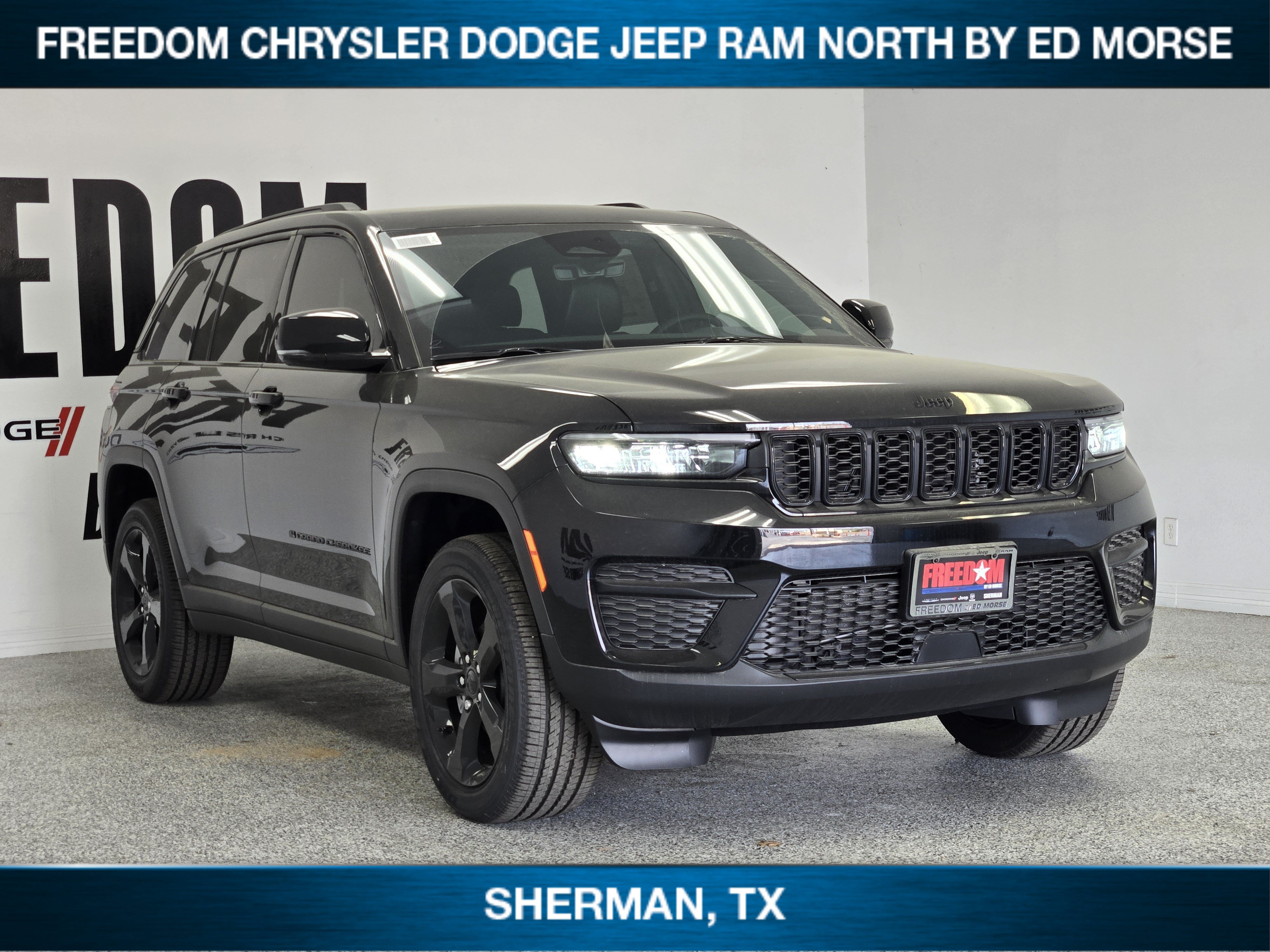 New 2025 Jeep Grand Cherokee Laredo RWD image 2