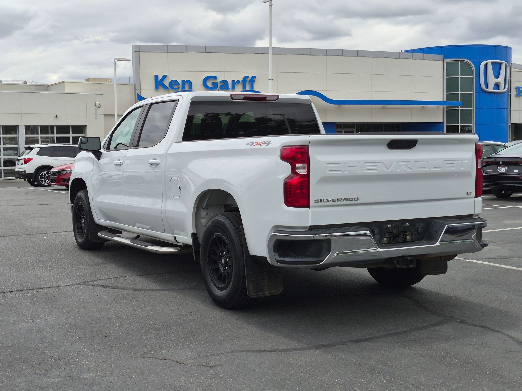 Used 2023 Chevrolet Silverado 1500 LT w/ Work Truck Package AWD/4WD image 8