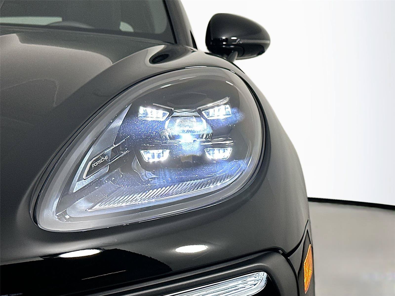 Certified 2026 Porsche Macan Turbo AWD/4WD image 9