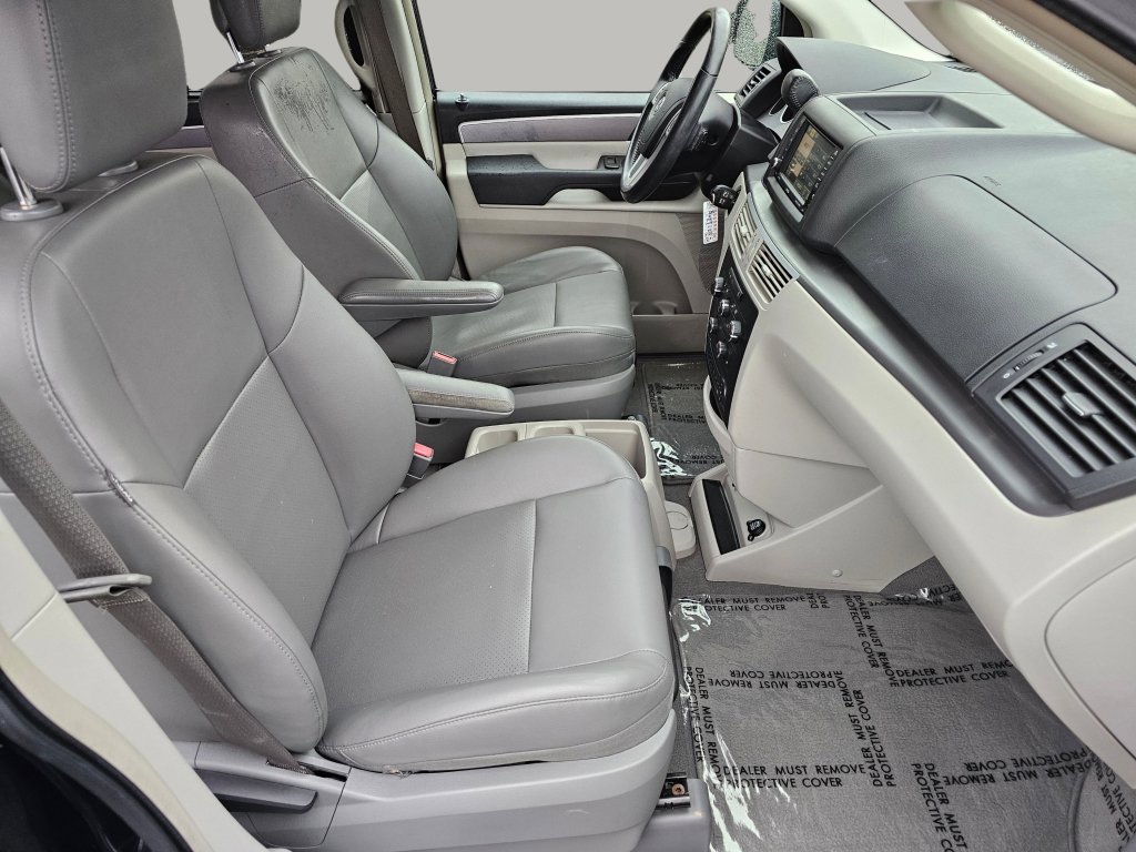 Used 2012 Volkswagen Routan SE image 24