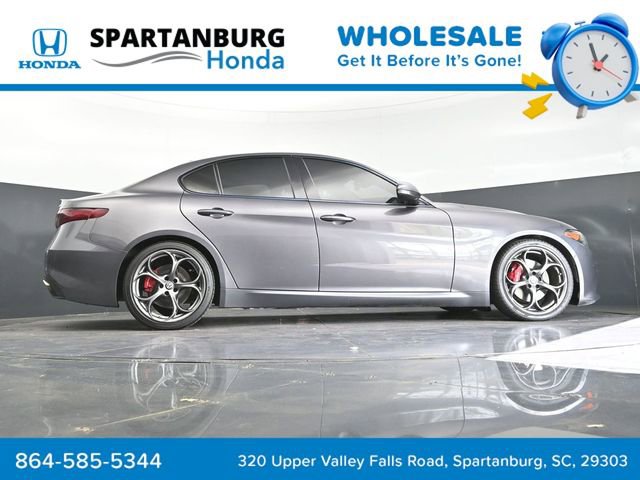 Used 2017 Alfa Romeo Giulia Ti w/ TI 19" Sport Package RWD image 35