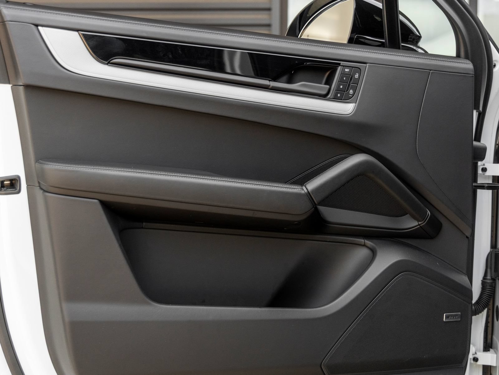 Certified 2025 Porsche Cayenne S AWD/4WD image 19