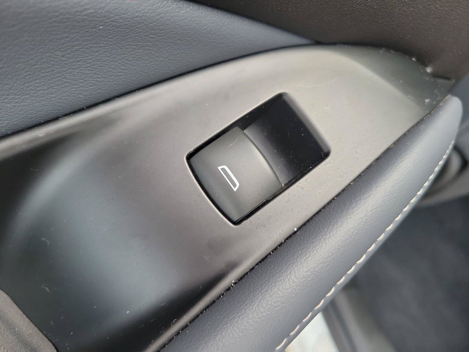 Used 2023 Buick Enclave Essence AWD/4WD image 15