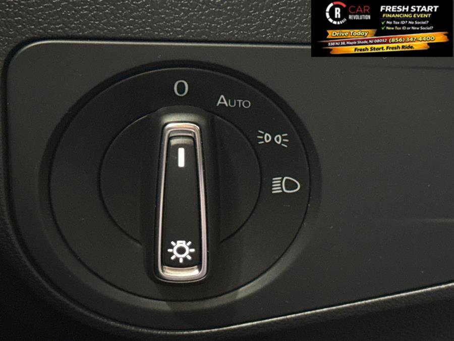 Used 2022 Volkswagen Tiguan SE image 55