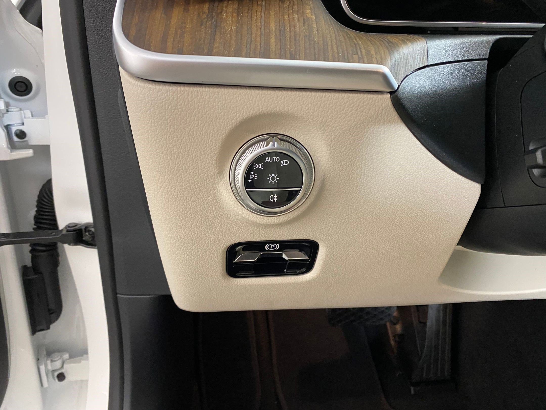 Used 2025 Mercedes-Benz C 300 4MATIC Sedan image 18