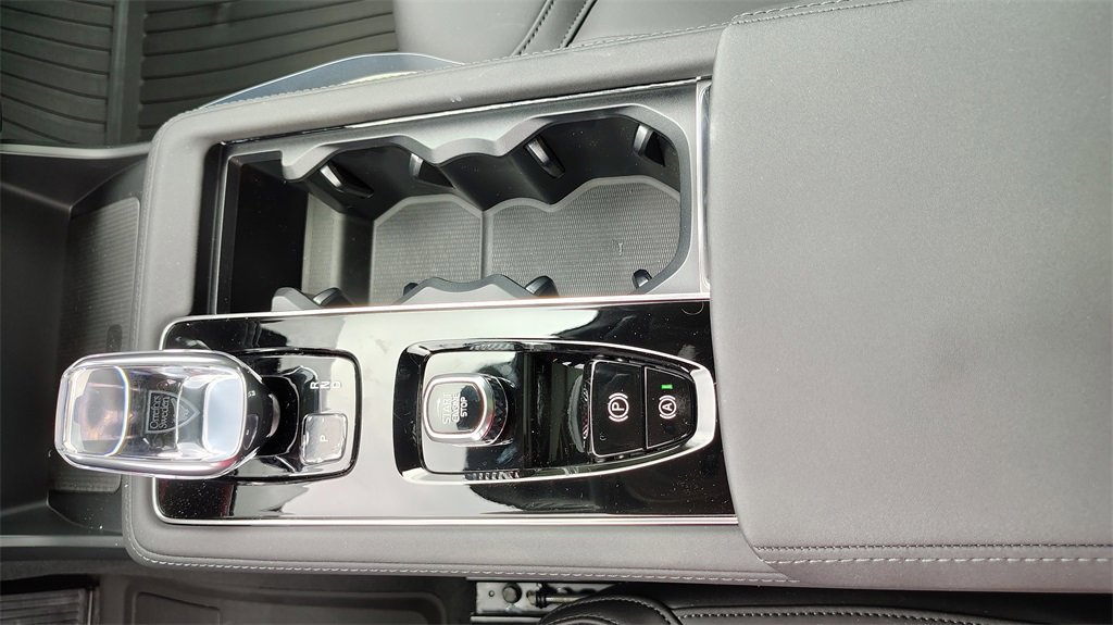 New 2026 Volvo XC90 B6 Plus w/ Protection Package image 24