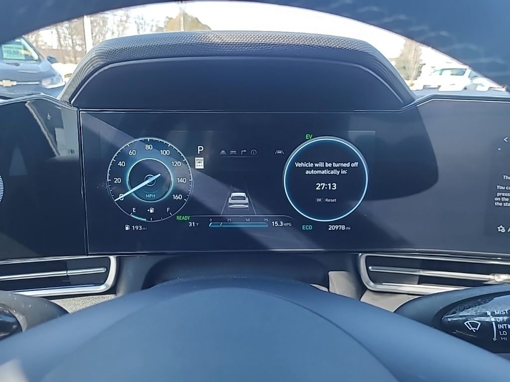 Used 2025 Hyundai Elantra Limited image 20