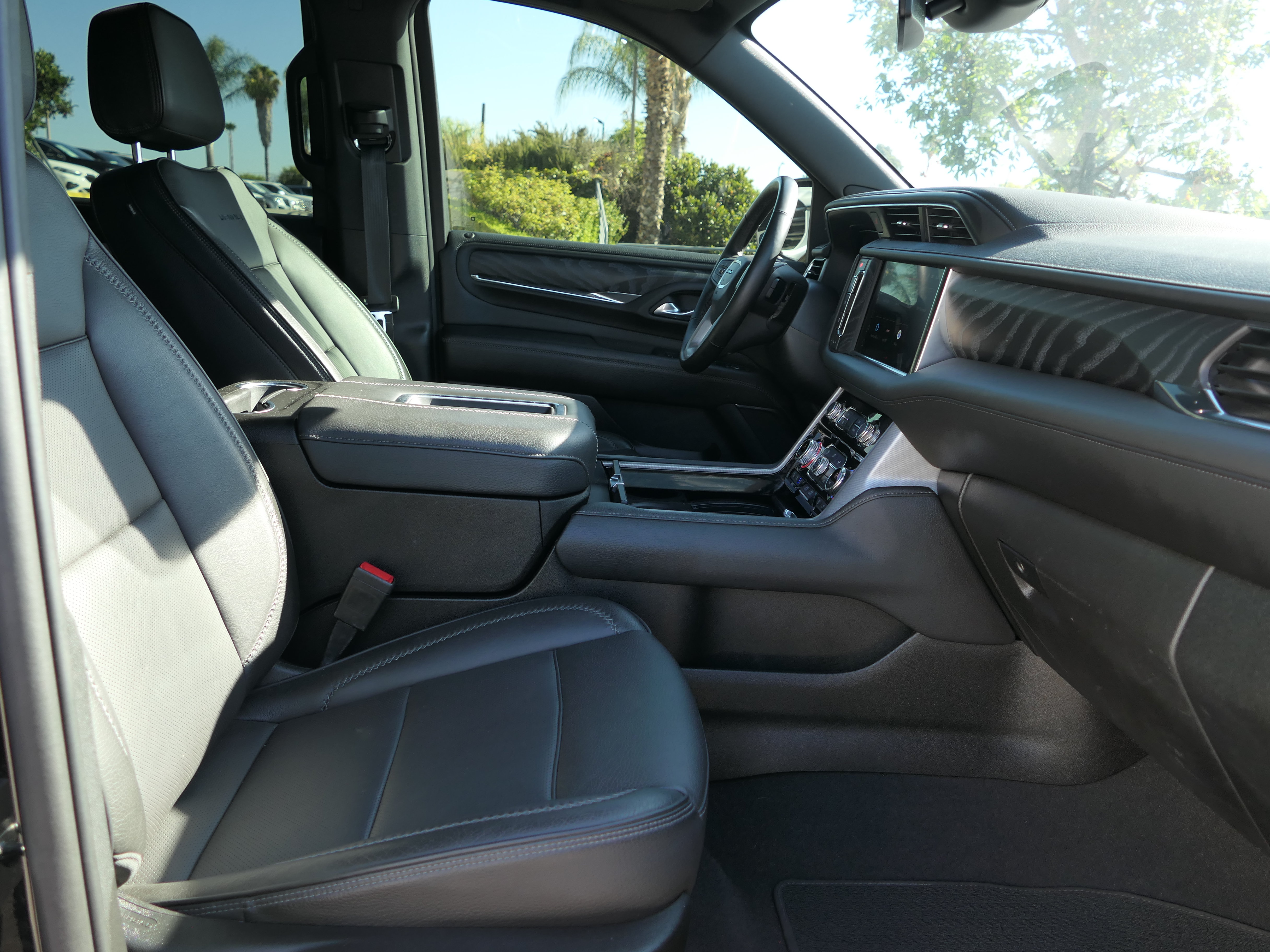 Used 2023 GMC Yukon Denali AWD/4WD image 29