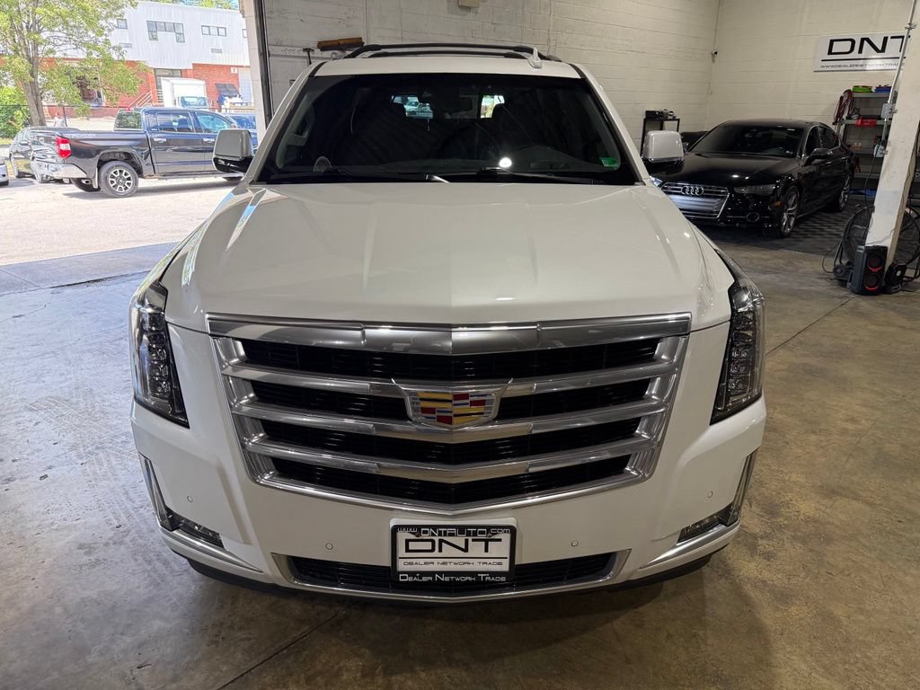 Used 2020 Cadillac Escalade Luxury AWD/4WD image 2