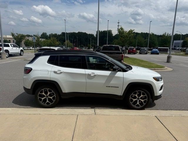 Used 2025 Jeep Compass Limited w/ Sun & Sound Group AWD/4WD image 5