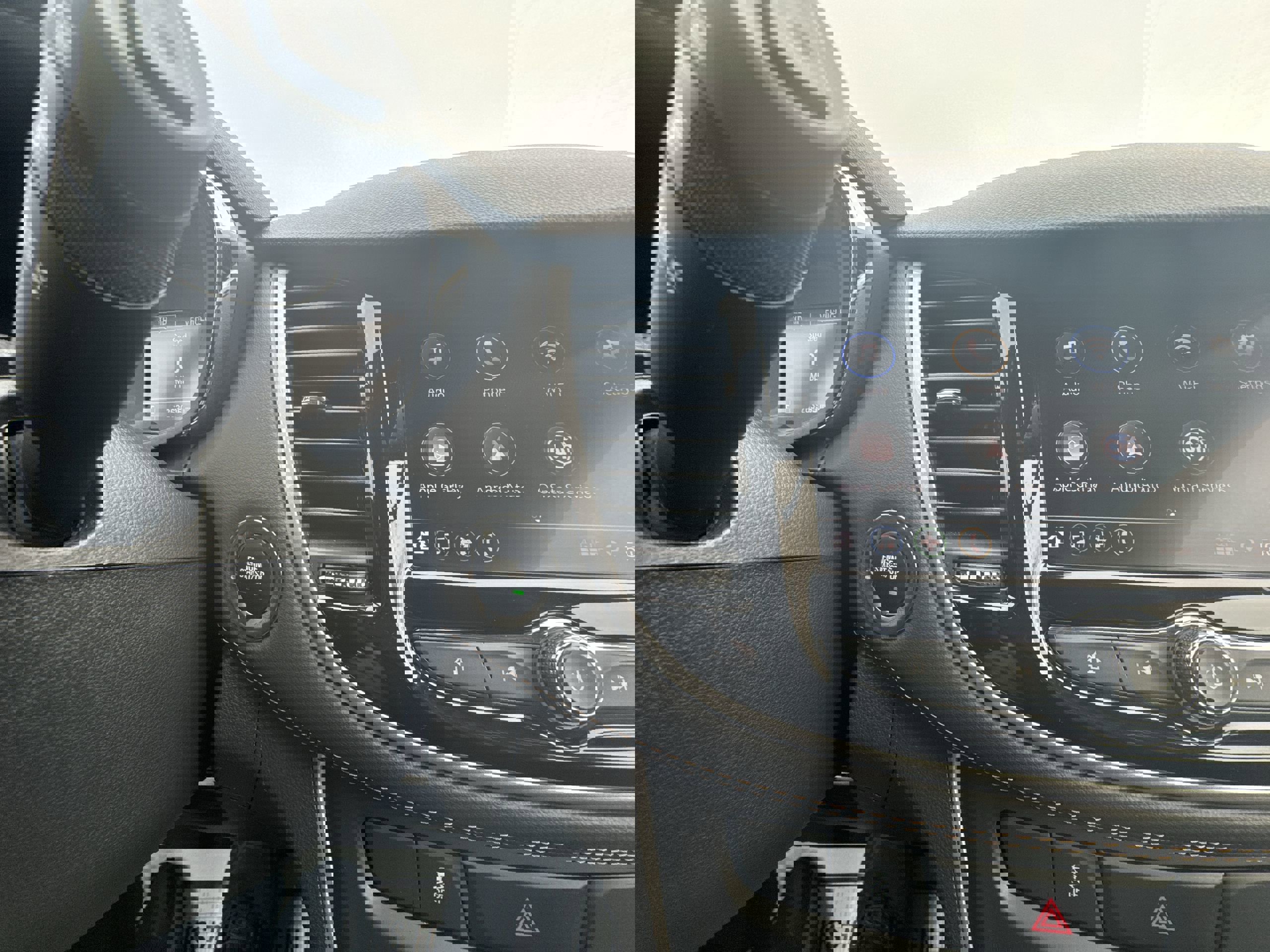 Used 2022 Chevrolet Trax LT w/ LT Convenience Package image 17