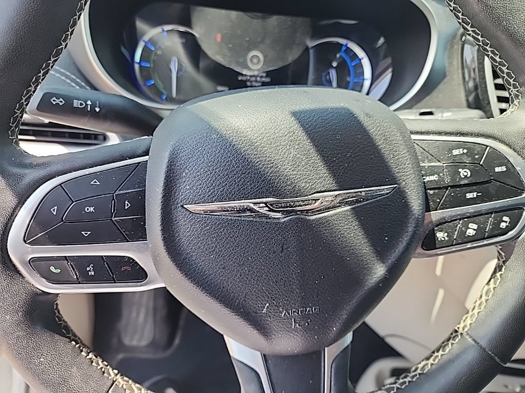 Used 2022 Chrysler Pacifica Touring-L FWD image 20