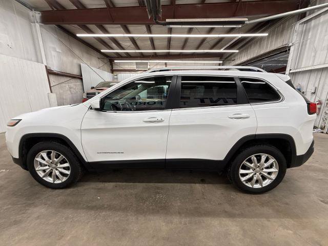 Used 2017 Jeep Cherokee Limited w/ Luxury Group AWD/4WD image 5