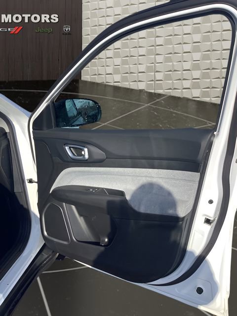 Certified 2022 Jeep Compass Latitude w/ Convenience Group image 17