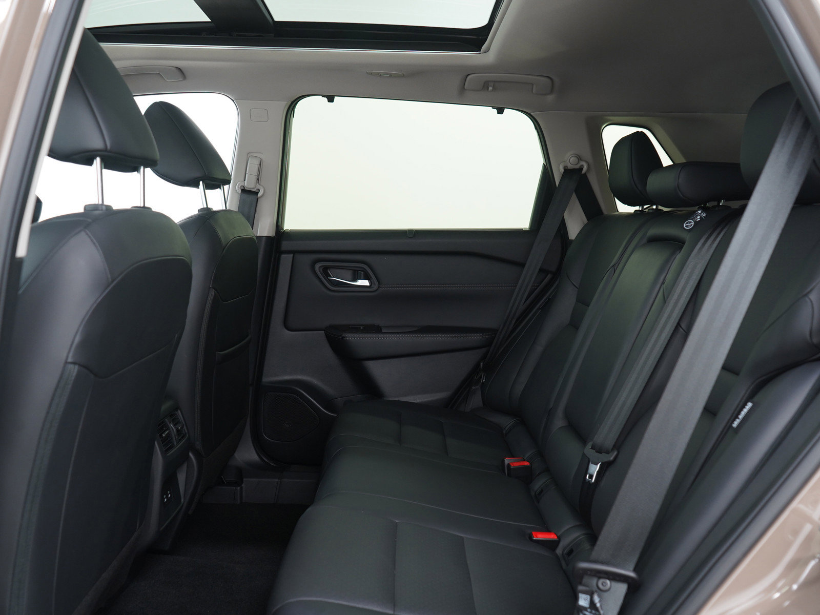 Used 2024 Nissan Rogue SV w/ SV Premium Package image 19