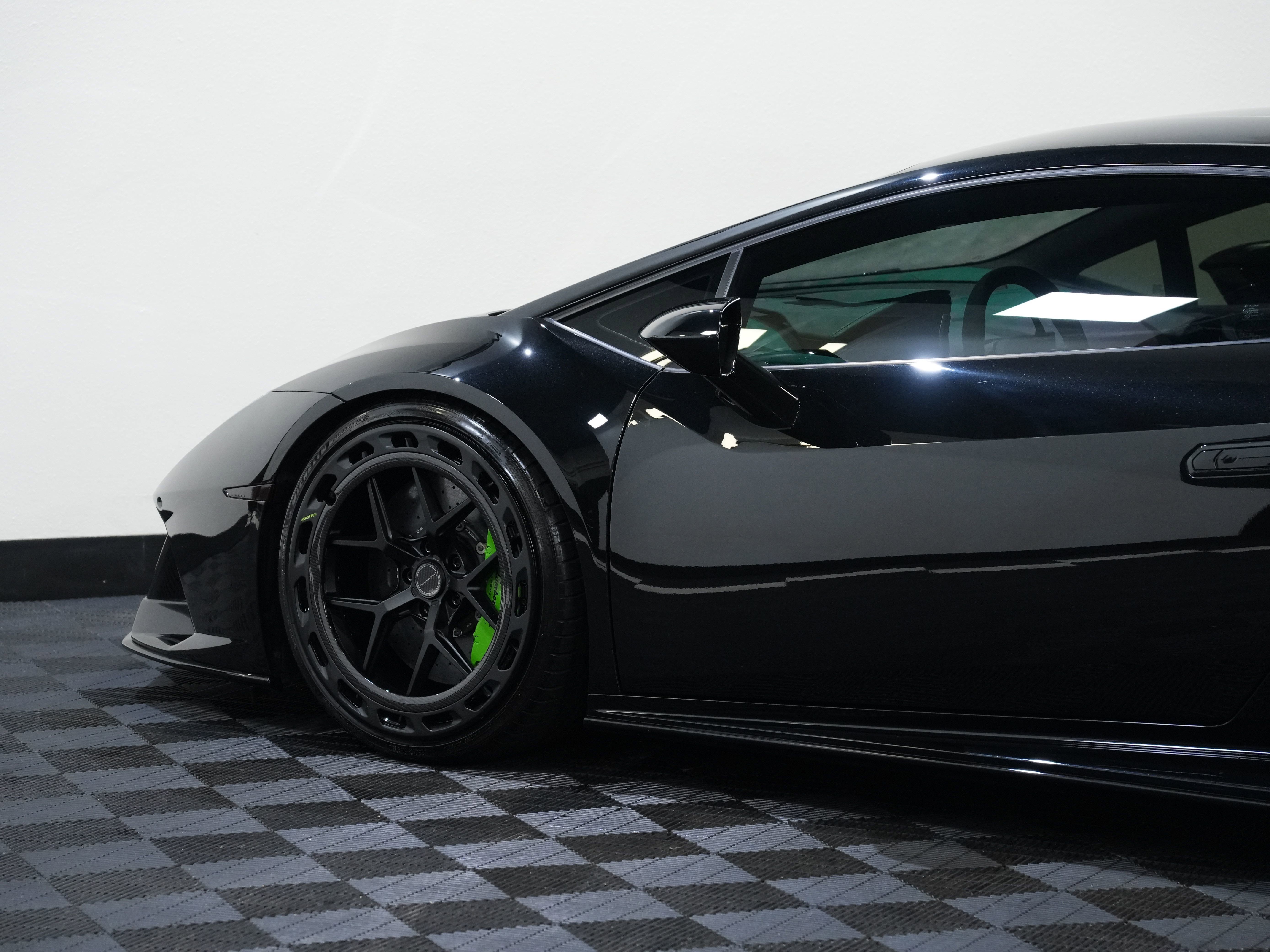 Used 2021 Lamborghini Huracan EVO image 25