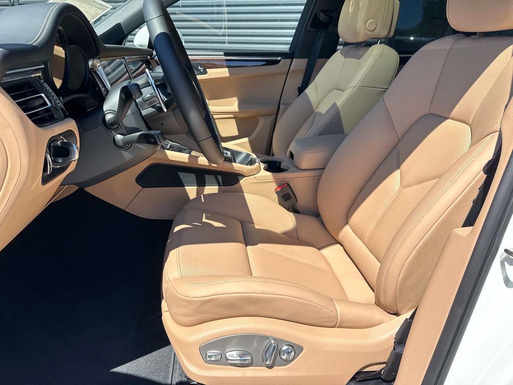 New 2026 Porsche Macan GTS image 5