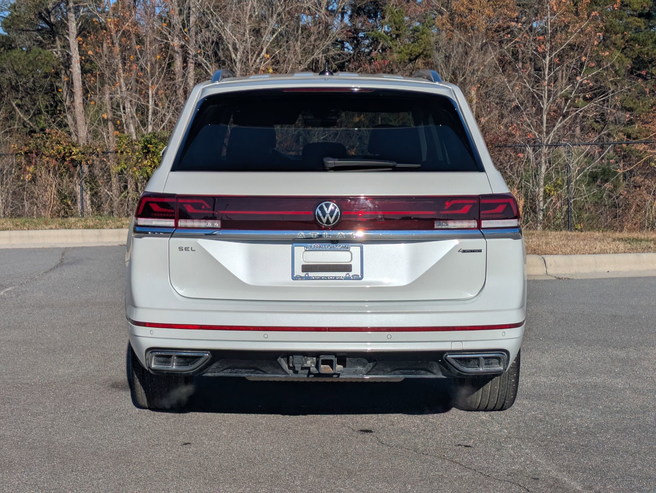 Used 2024 Volkswagen Atlas SEL Premium R-Line image 6