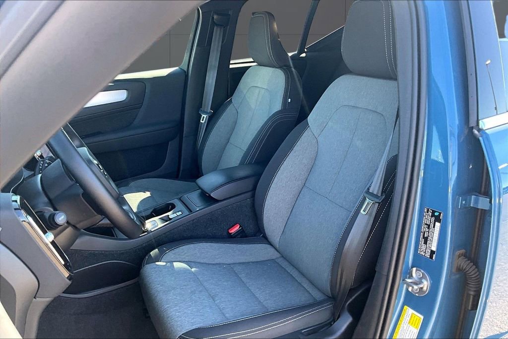 Used 2025 Volvo XC40 B5 Core AWD/4WD image 24