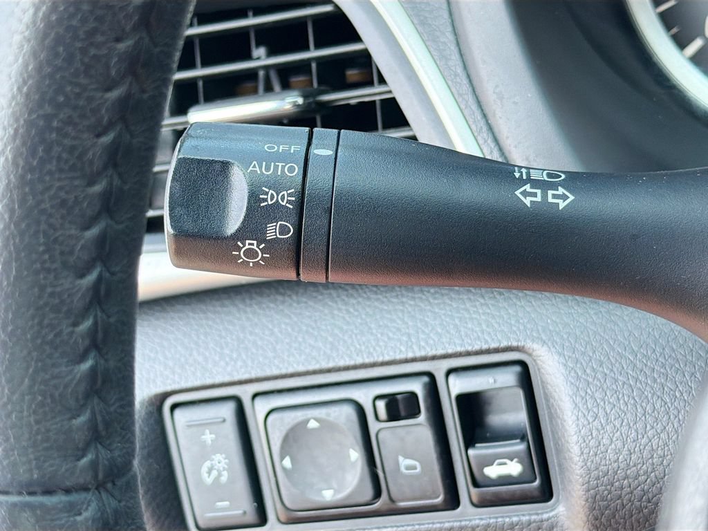 Used 2016 Nissan Sentra SV FWD image 21