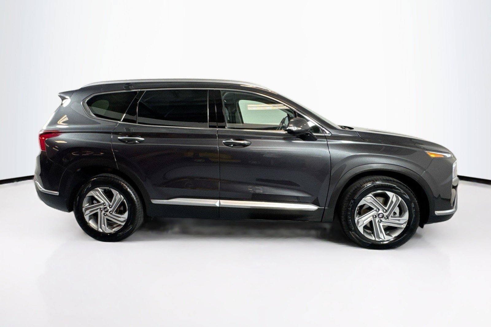 Used 2022 Hyundai Santa Fe SEL w/ Convenience Package image 4