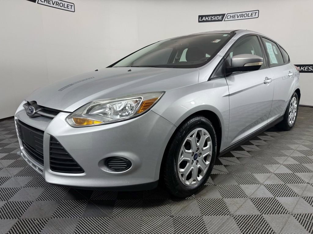 Used 2014 Ford Focus SE w/ SE Winter Package image 2