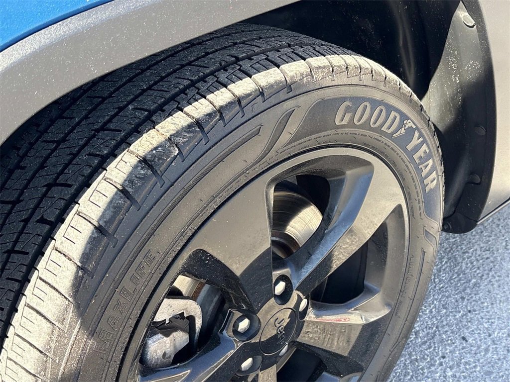 Used 2017 Jeep Cherokee Sport image 9