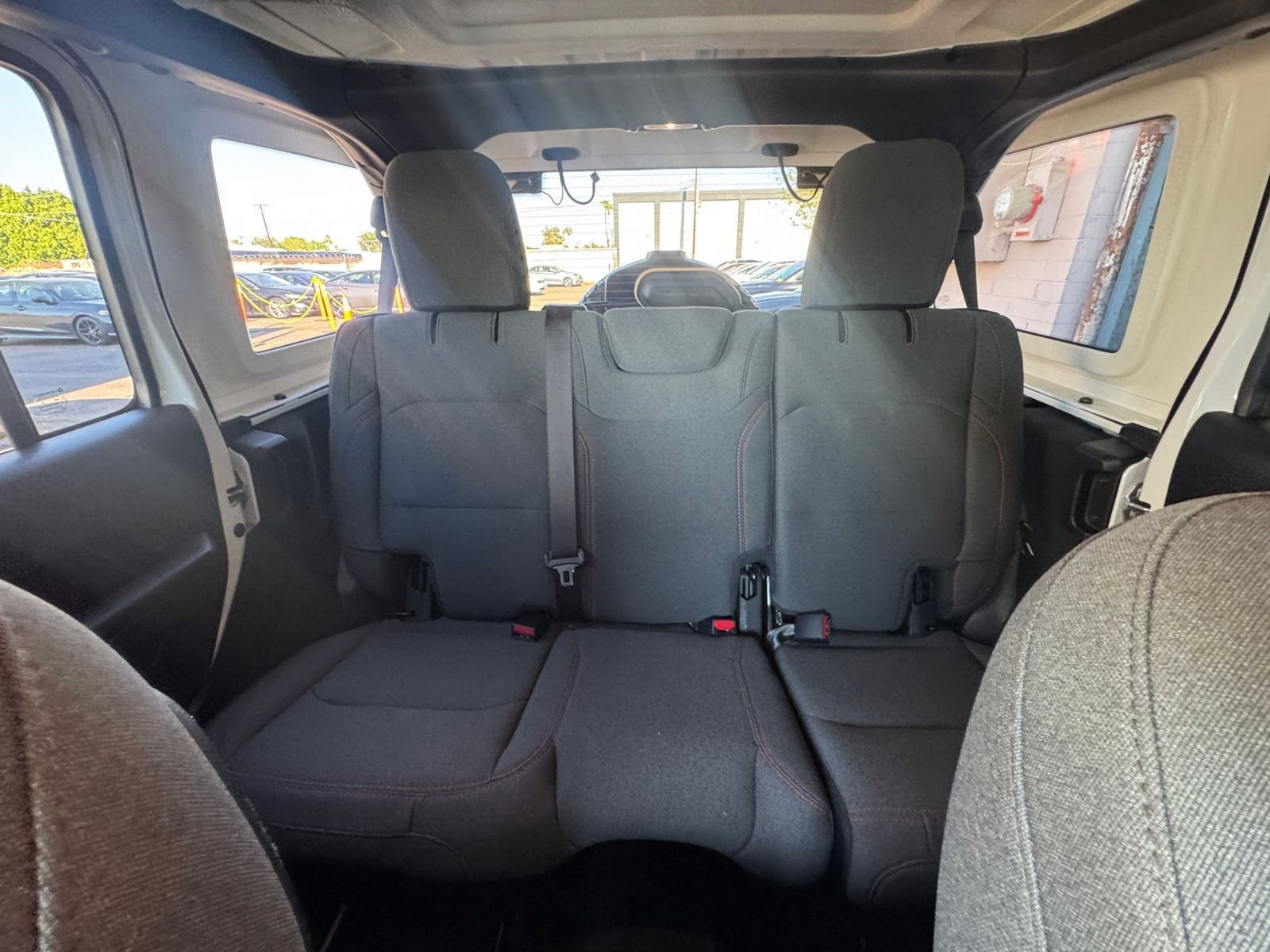 Used 2025 Jeep Wrangler Unlimited Rubicon image 38