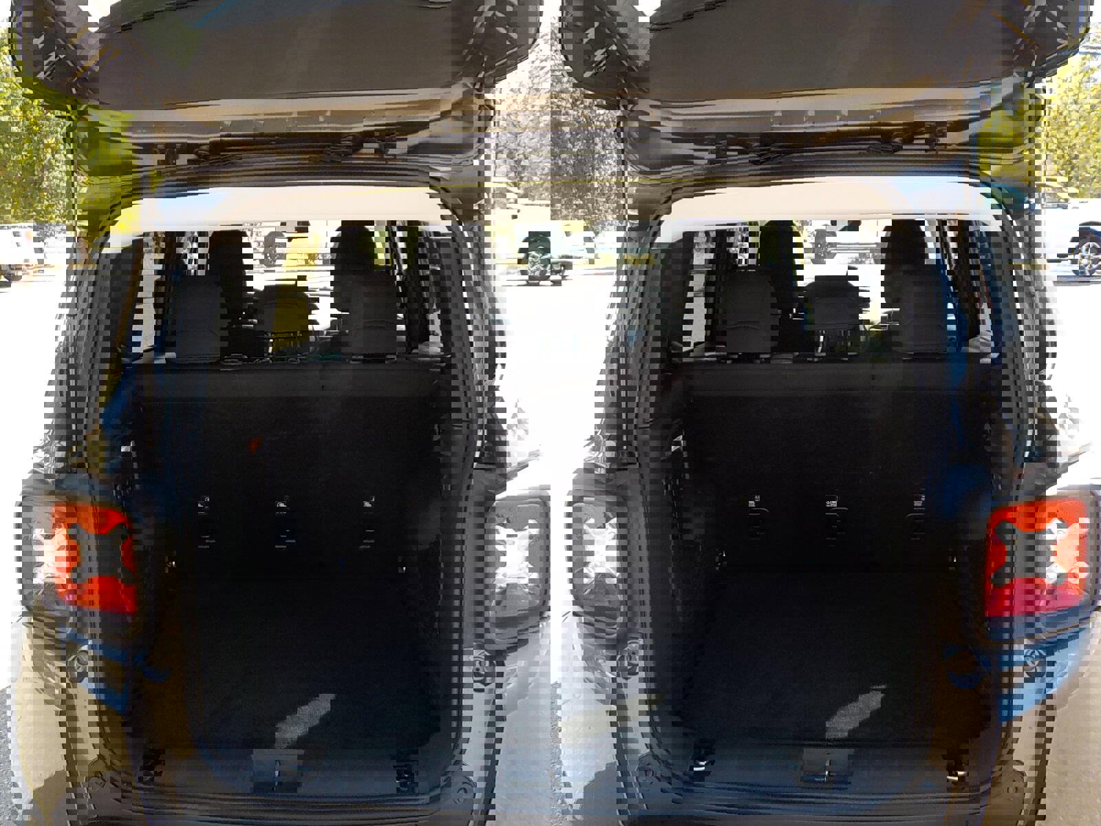 Used 2021 Jeep Renegade Latitude image 9