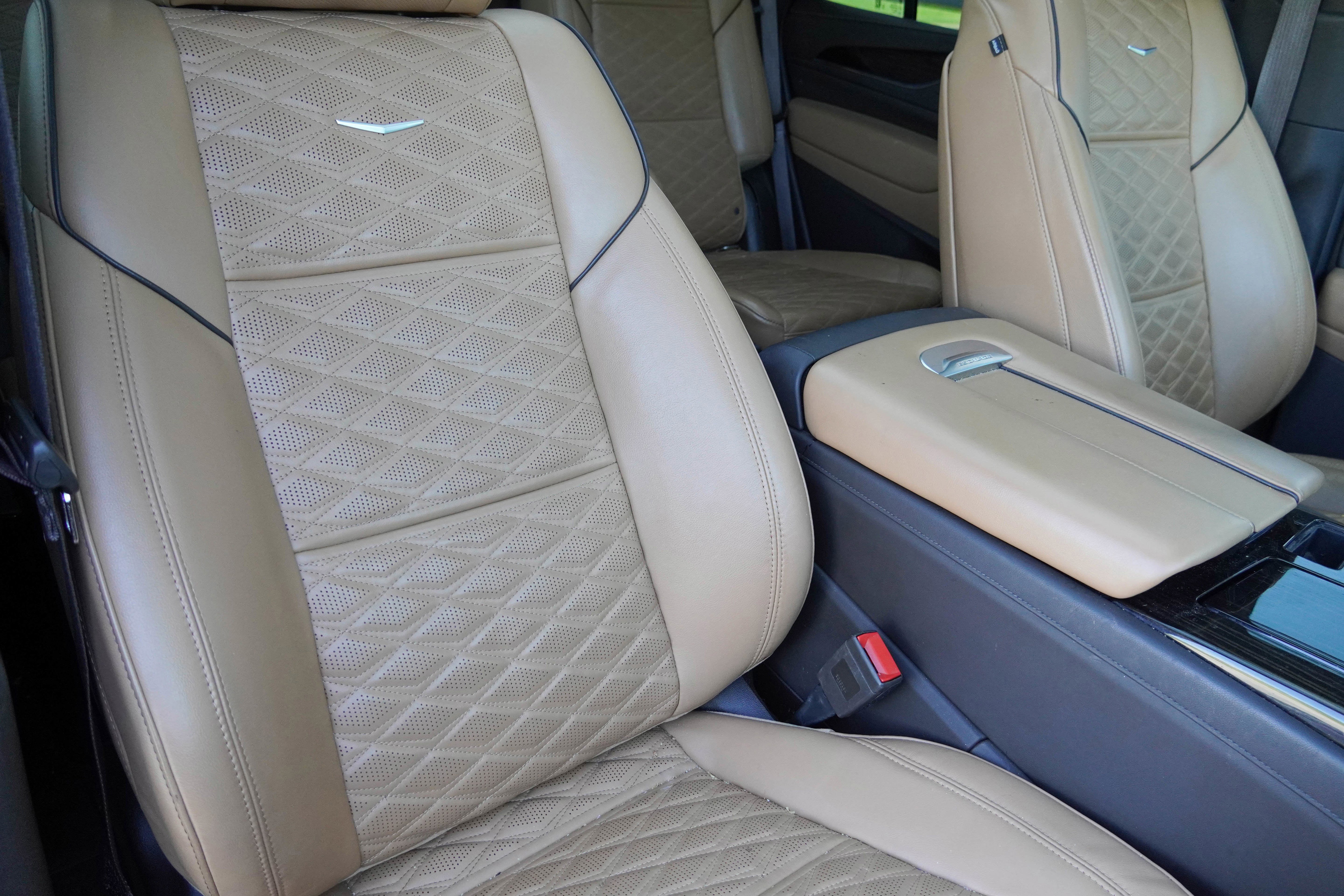 Used 2021 Cadillac Escalade Premium Luxury w/ LPO, Radiant Package AWD/4WD image 13