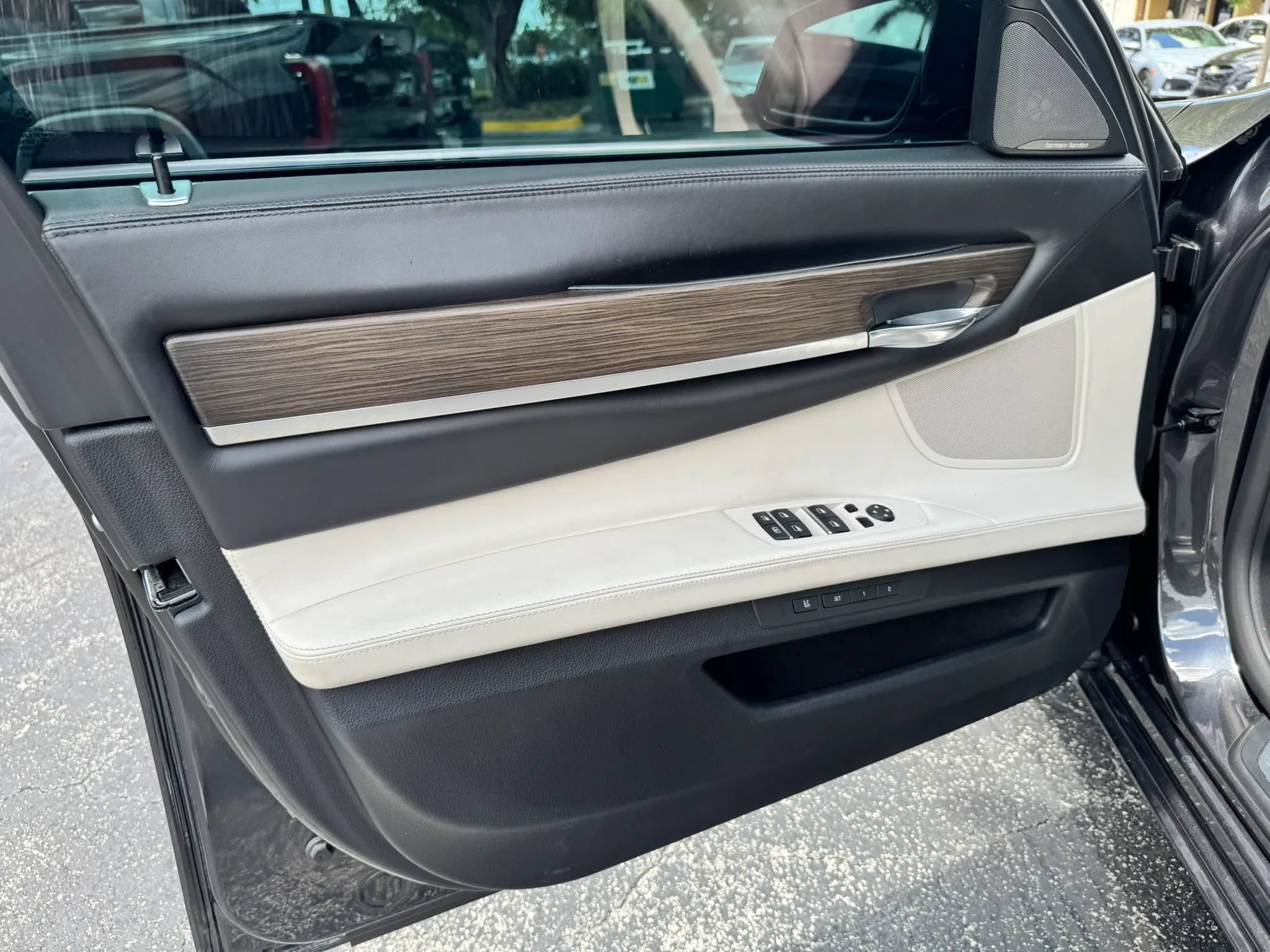 Used 2015 BMW 750i RWD image 38