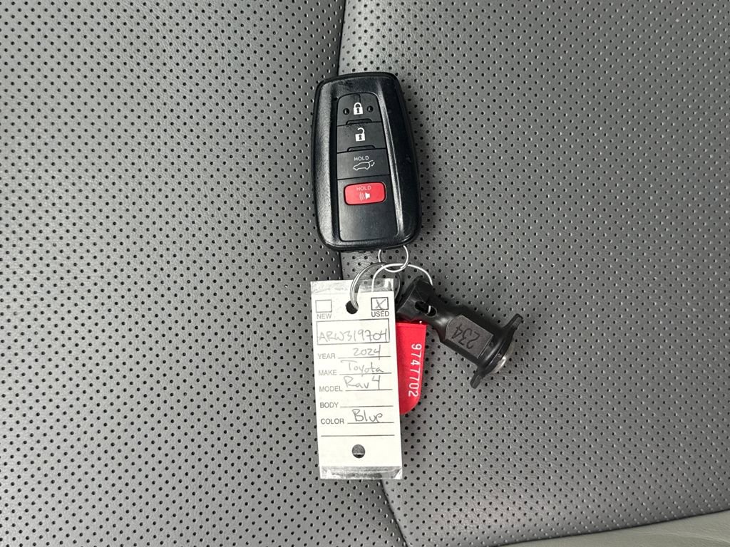 Used 2024 Toyota RAV4 Limited image 29