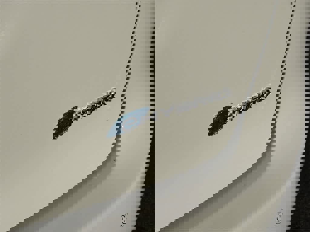 Used 2024 Chrysler Pacifica Select image 32