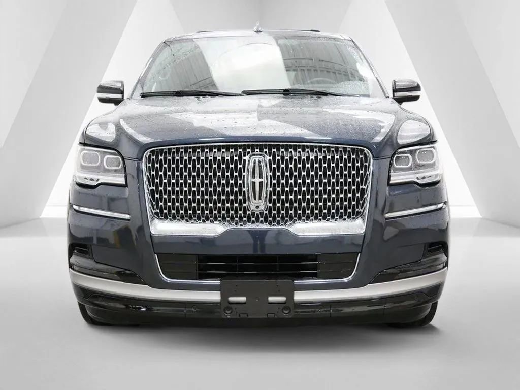 Used 2024 Lincoln Navigator L Reserve w/ Equipment Group 201A AWD/4WD image 2