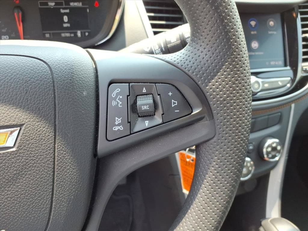 Used 2022 Chevrolet Trax LS w/ Tint and Cruise Package AWD/4WD image 28