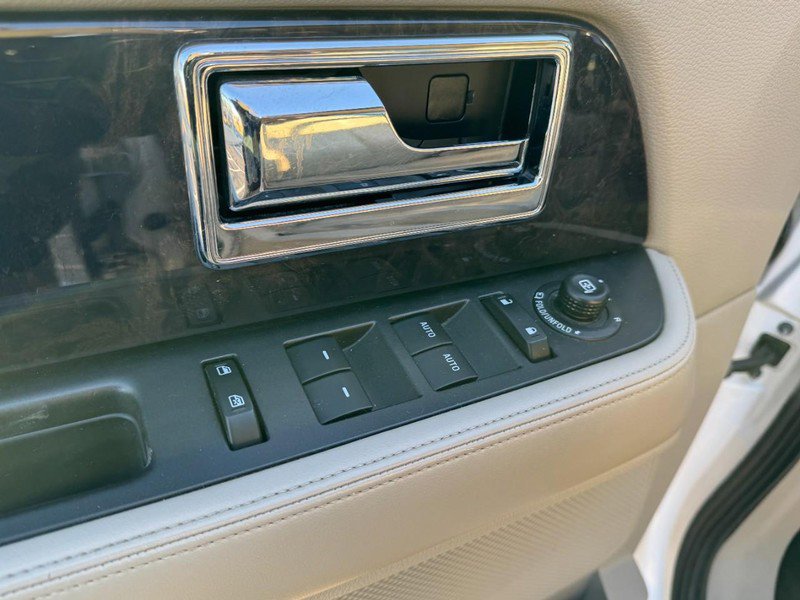 Used 2015 Lincoln Navigator L 4WD image 17