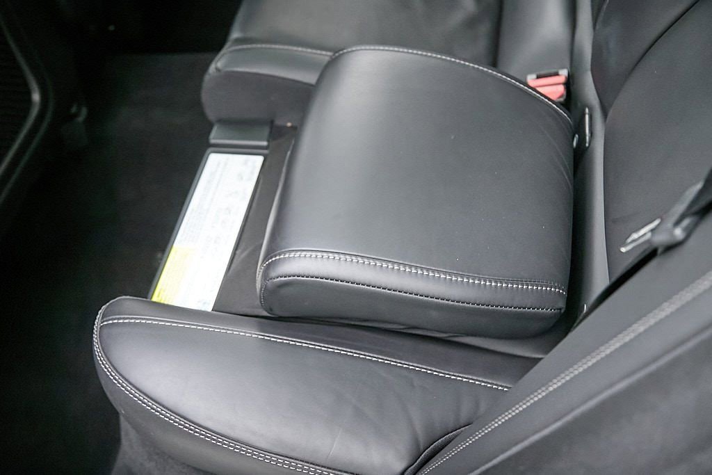 Used 2023 Volvo XC60 B6 Ultimate w/ Protection Package Premier image 21