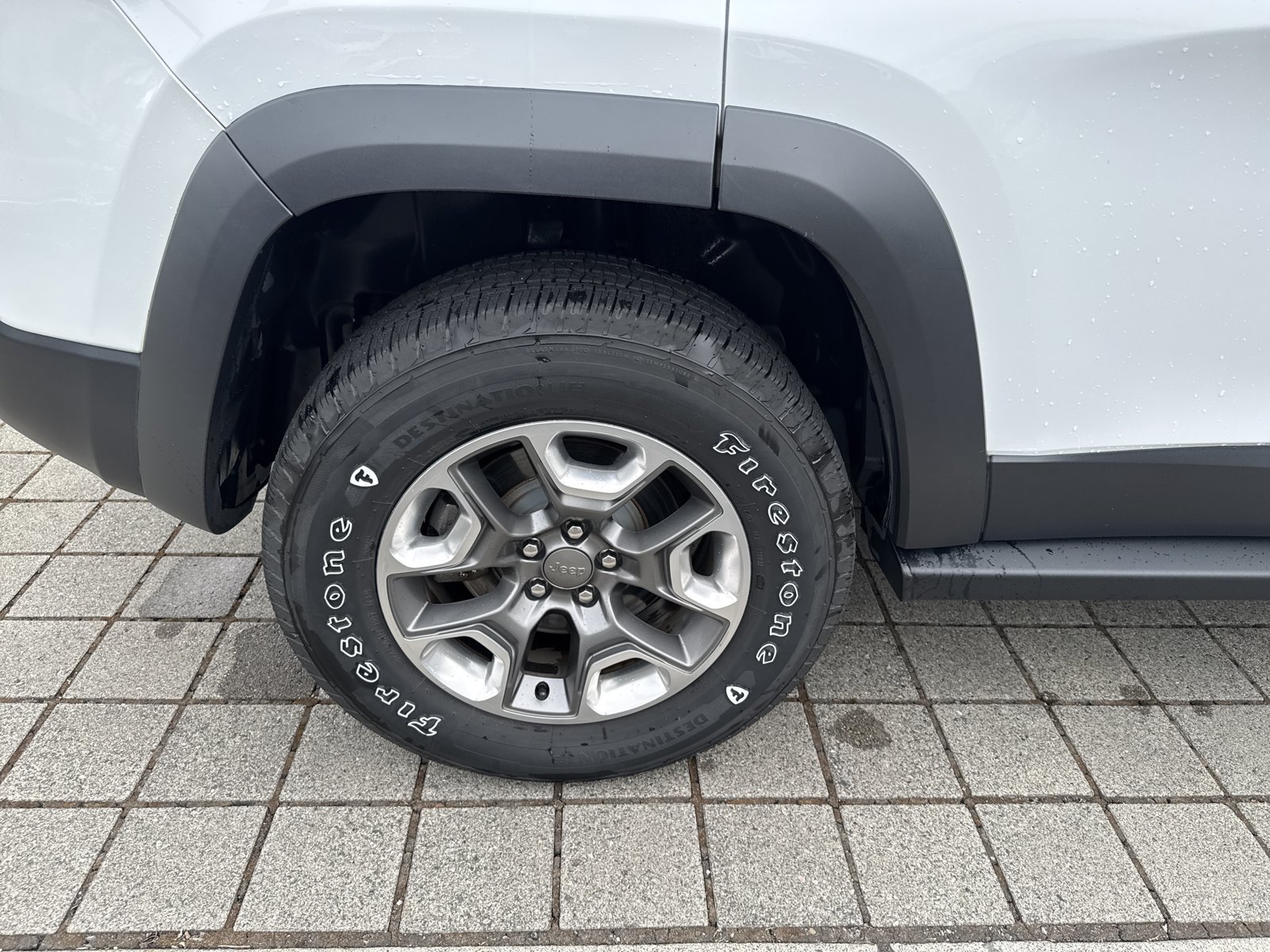Used 2019 Jeep Cherokee Trailhawk AWD/4WD image 9