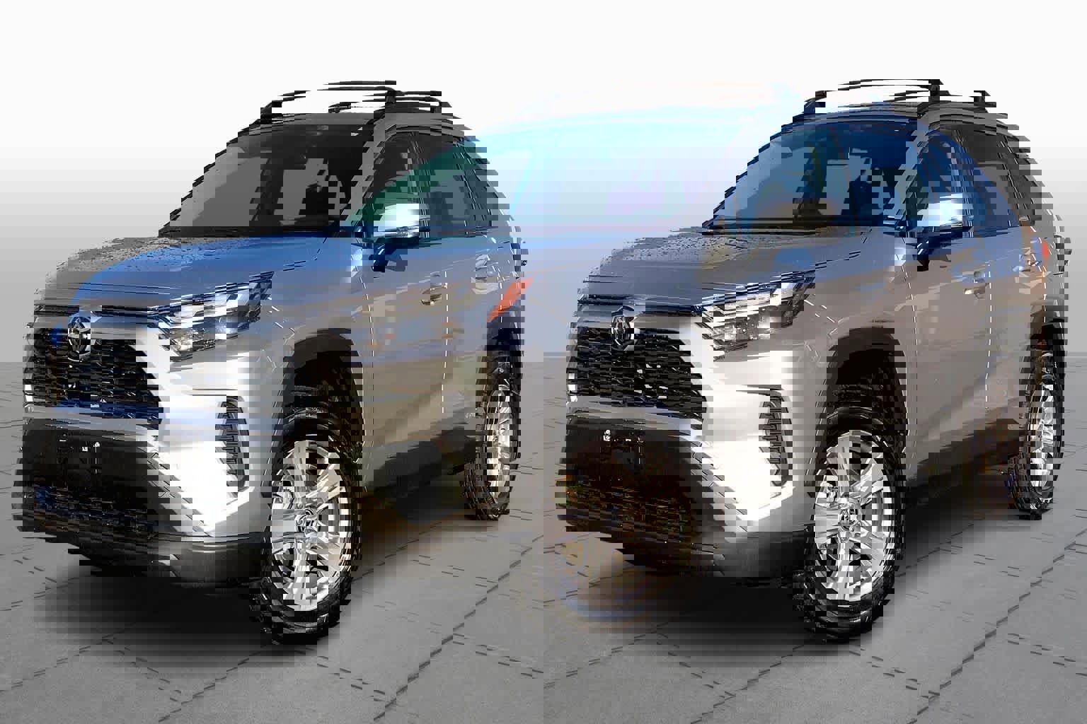 Used 2025 Toyota RAV4 XLE image 1