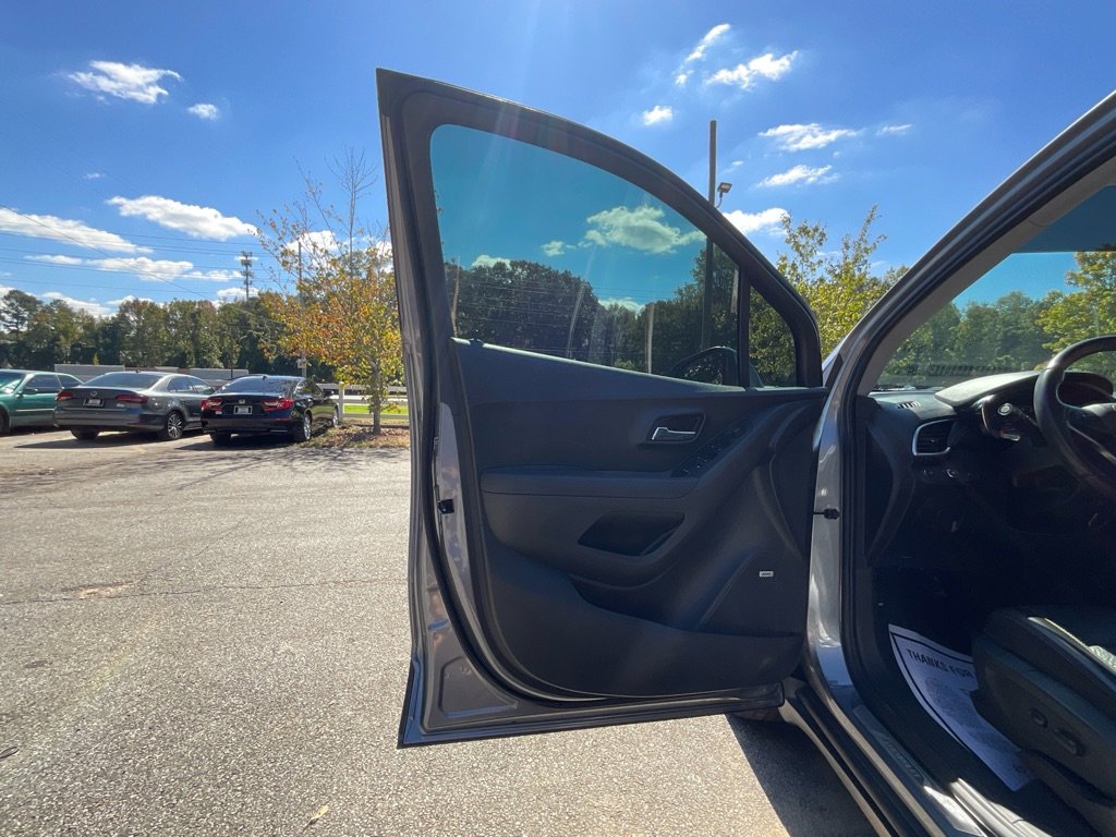 Used 2020 Chevrolet Trax Premier image 36