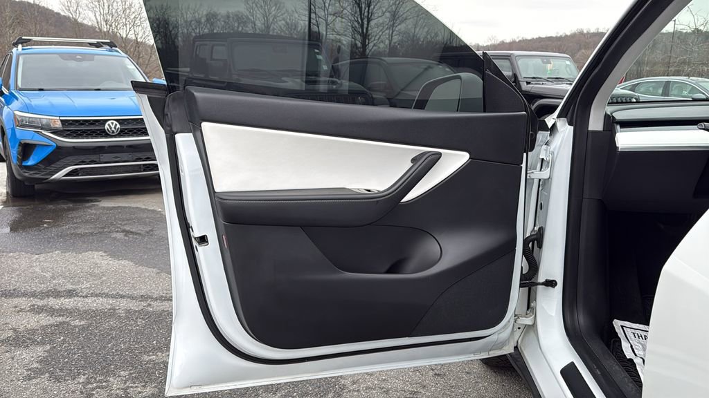 Used 2021 Tesla Model Y Long Range image 8