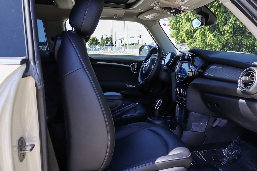 Used 2020 MINI Cooper 2-Door Hardtop FWD image 21