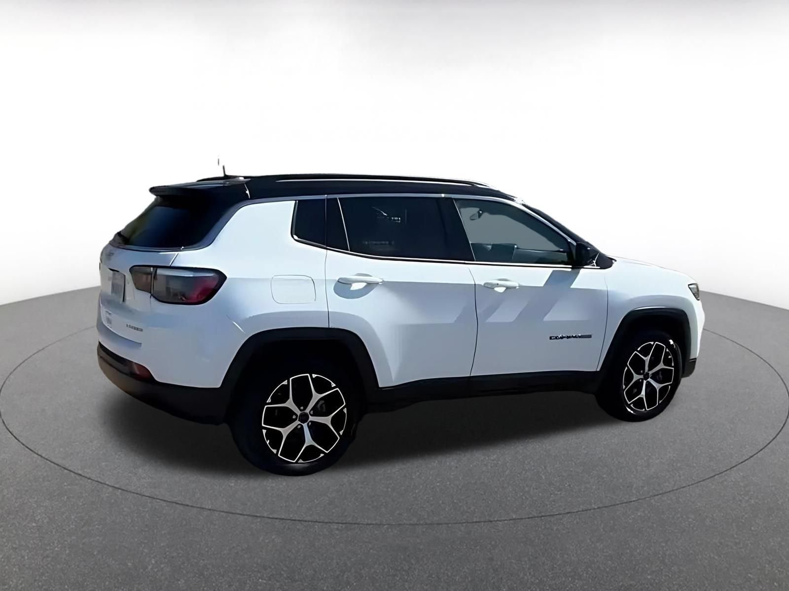 Used 2025 Jeep Compass Limited AWD/4WD image 13