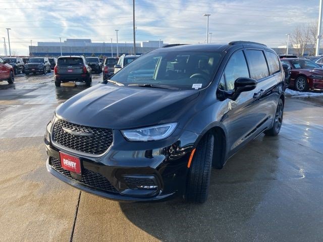 New 2026 Chrysler Pacifica Select w/ S Appearance Package FWD image 3